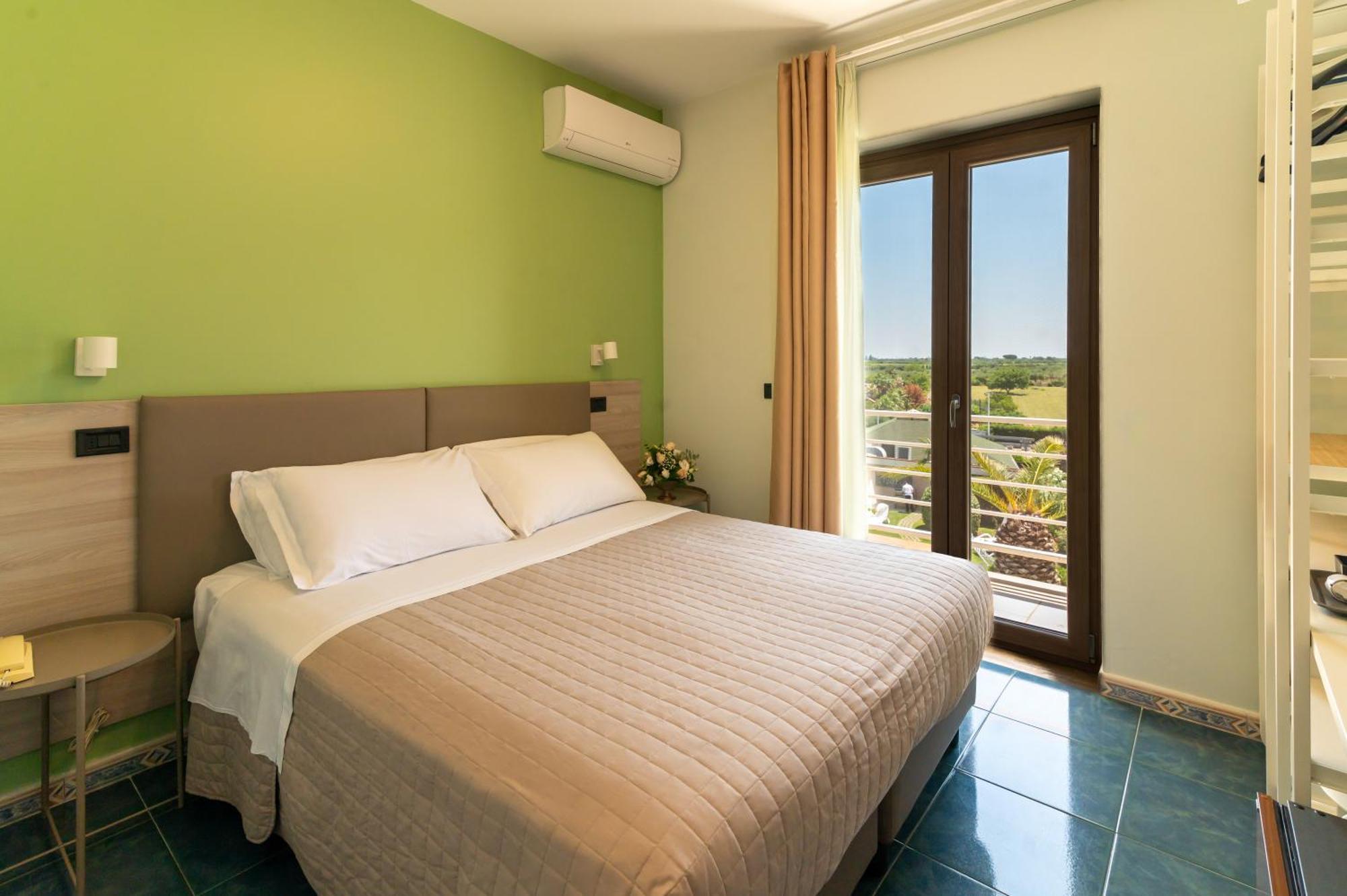 Hotel Villa Maria Crispiano Екстериор снимка