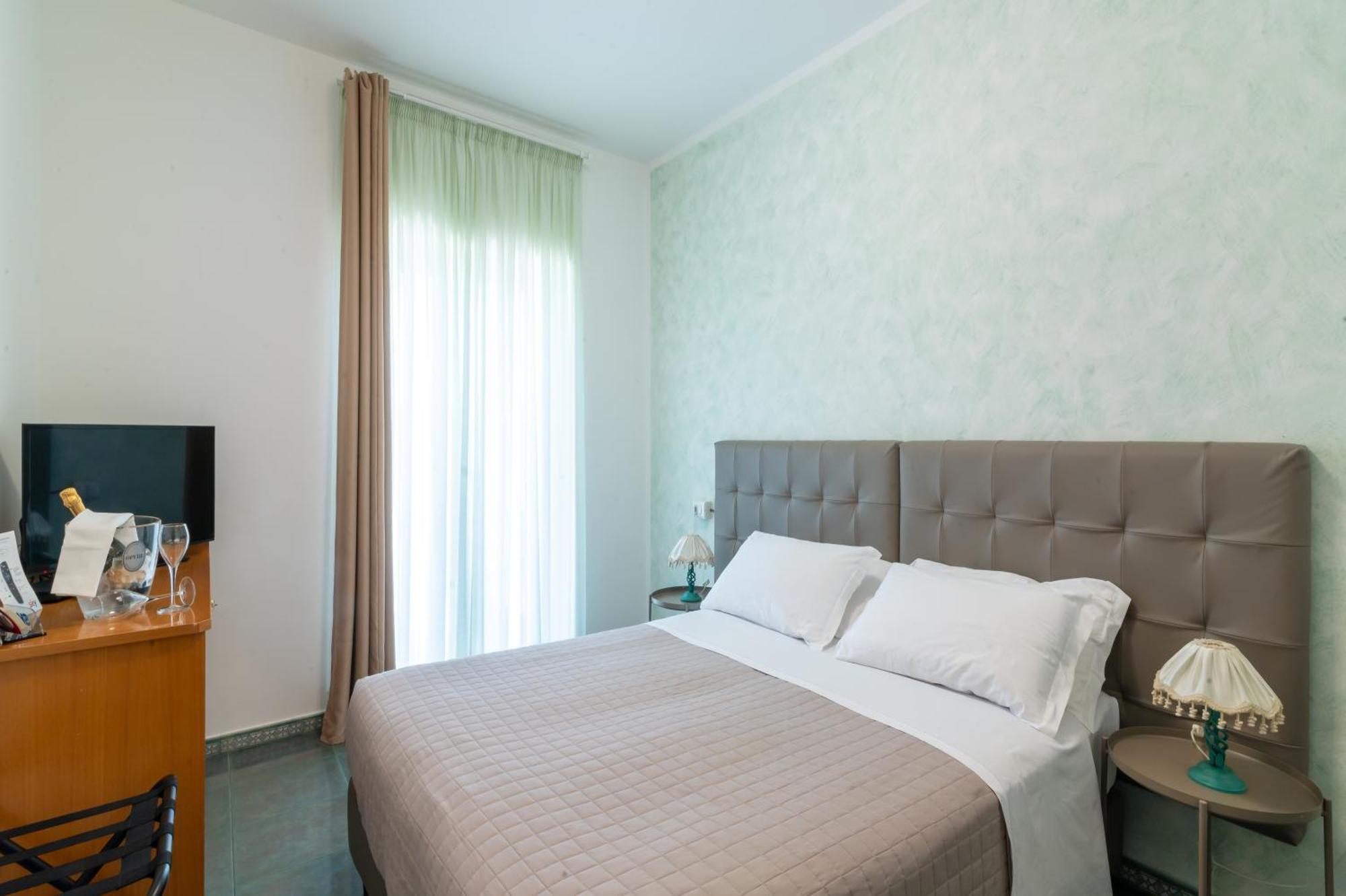Hotel Villa Maria Crispiano Екстериор снимка